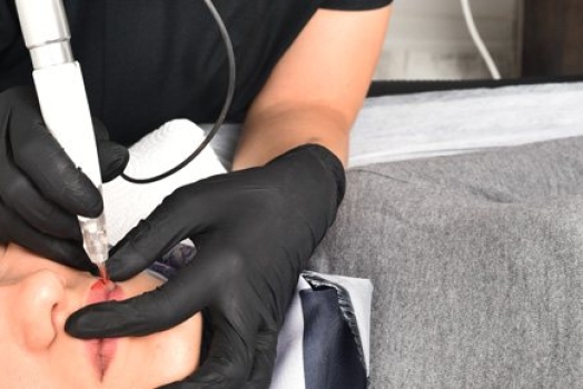 Kalıcı Dudak Renklendirme